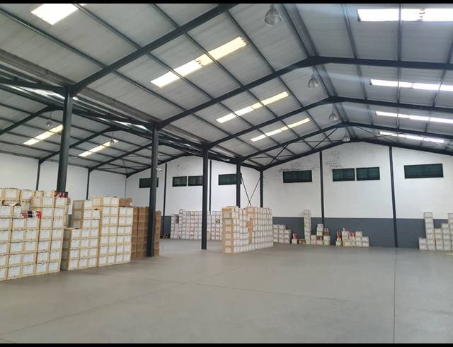1,320M² FACTORY RENTED IN SAXENBURG PARK 2
